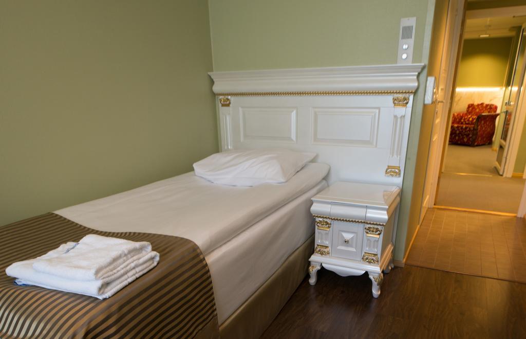 Hotel Golden Dome Iisalmi Esterno foto