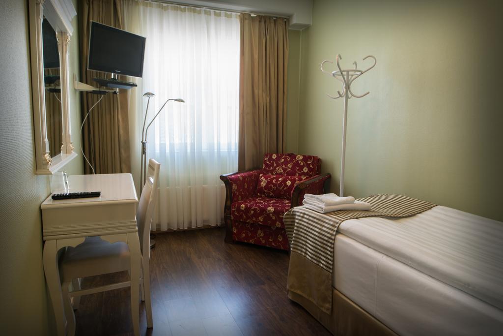 Hotel Golden Dome Iisalmi Esterno foto